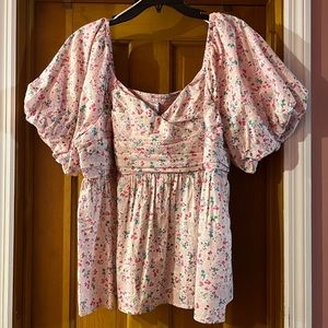 Crown & Ivy Women's Short Puff Sleeve Top